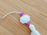 Подвеска, украшение Омбре Бело-фиолетовая кисточка с белым лотосом, длина 17 см, 1шт