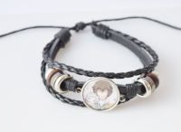 Браслет тройной №004-0005 Bungo Stray Dogs, чёрный с кабошоном 20 мм