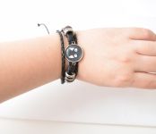 Браслет тройной №004-0027 Studio Ghibli Kiki's Delivery Service Зизи , чёрный с кабошоном 20 мм