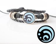 Браслет тройной №004-0029-1 Genshin Impact Гидро (на черном), чёрный с кабошоном 20 мм