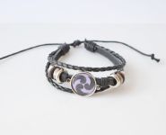 Браслет тройной №004-0032-1 Genshin Impact Электро (сиреневый), чёрный с кабошоном 20 мм