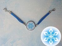 Браслет №006-0031-1 Genshin Impact Кріо (на білому) блакитний замшевий з кабошоном 25 мм