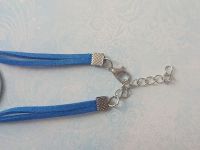 Браслет №006-0031-1 Genshin Impact Кріо (на білому) блакитний замшевий з кабошоном 25 мм