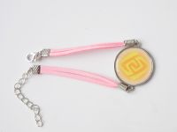 Браслет Genshin Impact ГЕО (на белом), №006-0034-1 крозовый замшевый с кабошоном 25 мм