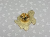 Значок фігурний з застібкою-піном заєць у квіточках ПІН-0007-89