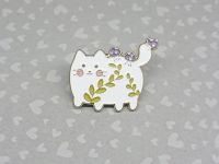 Значок Білий кіт з грибочками фігурний з застібкою-піном ПІН-0007-90