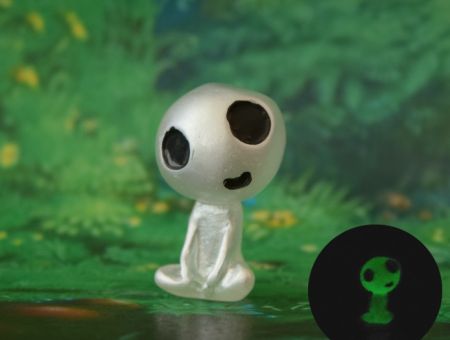 Декоративна Фігурка Кодама №04 , що світиться у темряві