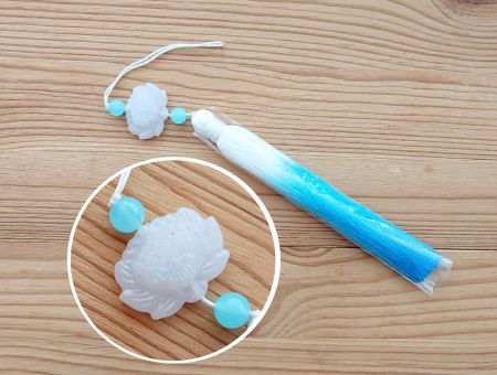 Підвіска, прикраса Біло-Бірюзова китиця з з білим лотосом, довжина 17 см, 1шт