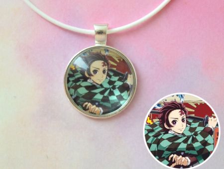 Кулон Demon Slayer Клинок, що розтинає демонів №946-0068 , 25мм, з білим шнурком