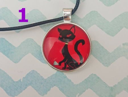 Кулон КІТ сріблястий №0013 , 25мм, з чорним шнурком