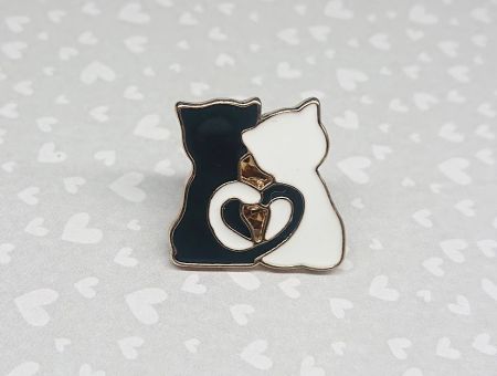 Значок фігурний з застібкою-піном пара котів ПІН-0007-49