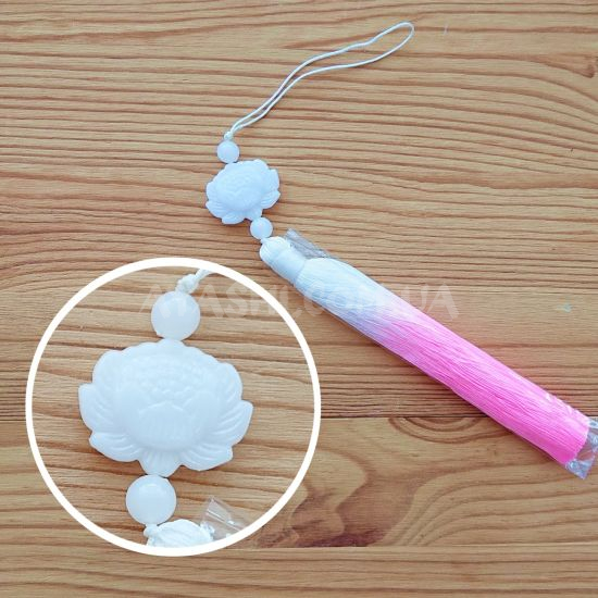 Китиця Омбре Біло-Рожева з білим лотосом, довжина 17(25)см, 1 шт Китиця Омбре Біло-Рожева з білим лотосом, довжина 17(25)см, 1 шт