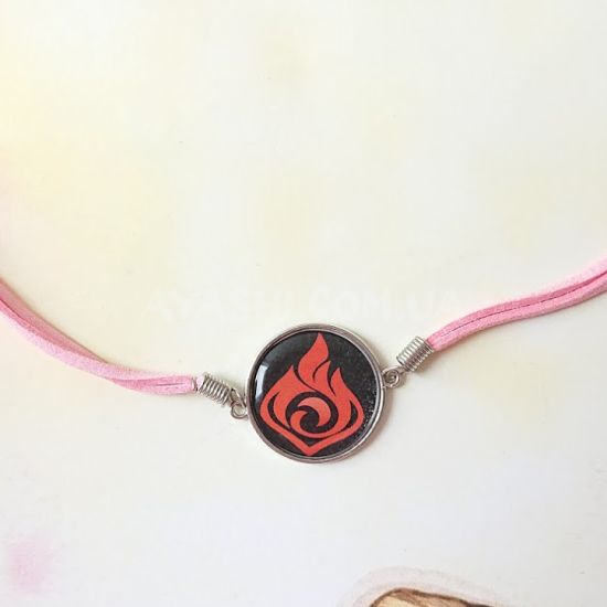 Браслет №006-0035-2 Genshin Impact Пиро (на черном), замшевый с кабошоном 25 мм світло рожевий