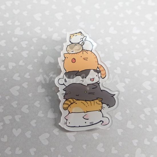 Значок акриловий фігурний  Гора котів Значок акриловий фігурний  Гора котів