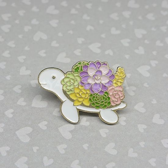 Значок PIN-0007-89 білий заєць у квіточках Значок PIN-0007-89 білий заєць у квіточках